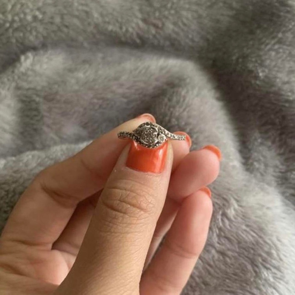 STERLING SILVER DIAMOND RING - Picture 3 of 5